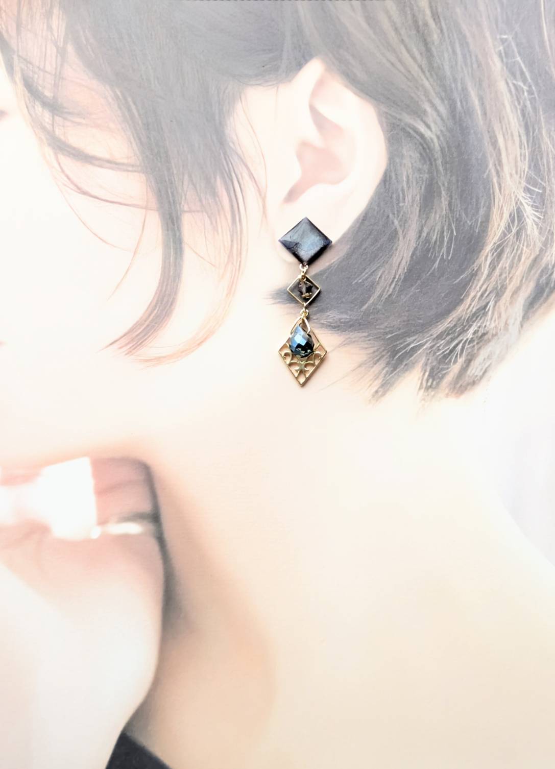 宇宙のカケラを耳に飾る　イヤリング・ピアス