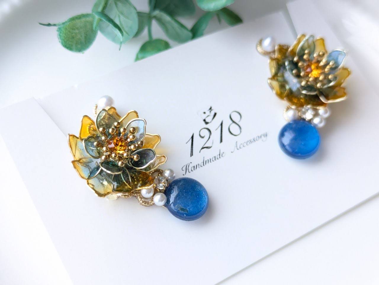 夕焼けから晴天夜へ色変わる花 イヤーカフ