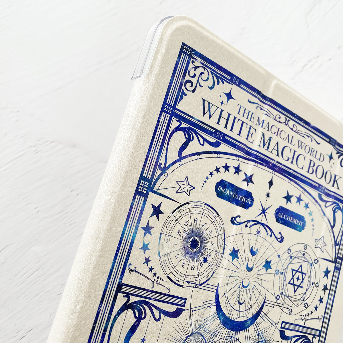 【 iPadケース】架空の魔導書"白魔法と錬金術の本"