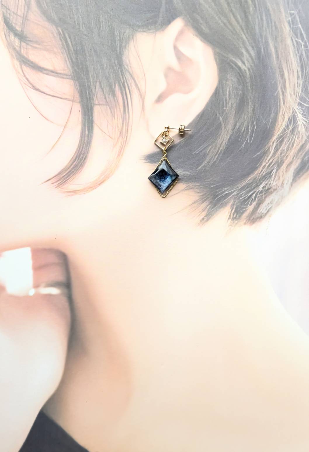 耳を飾る真夜中の青　イヤリング・ピアス