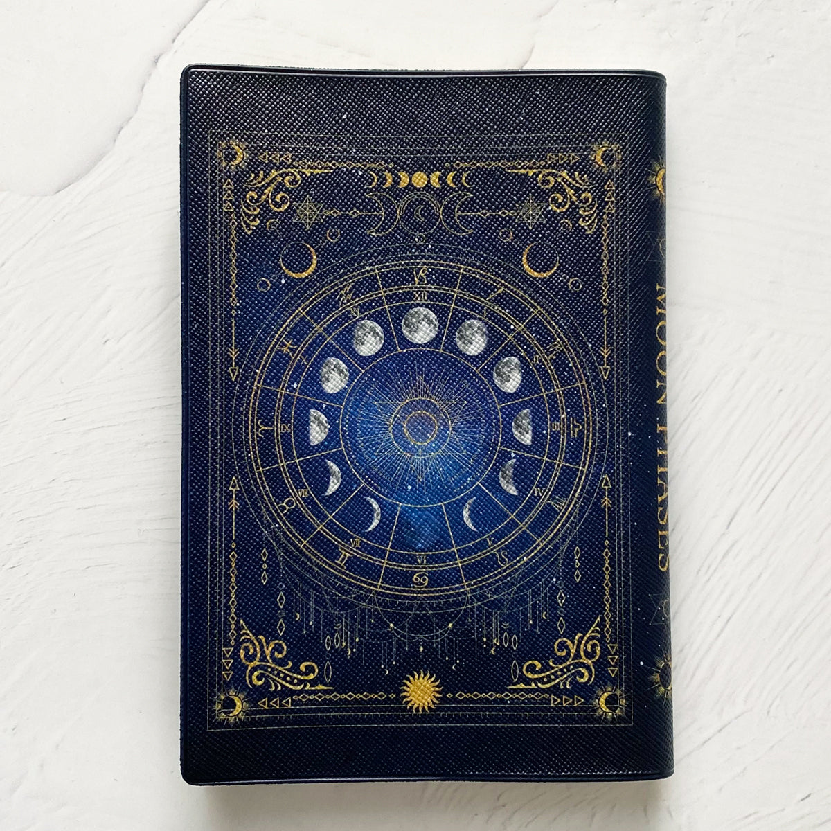 【ブックカバー】月の満ち欠け・12星座／魔法の本のようなブックカバー