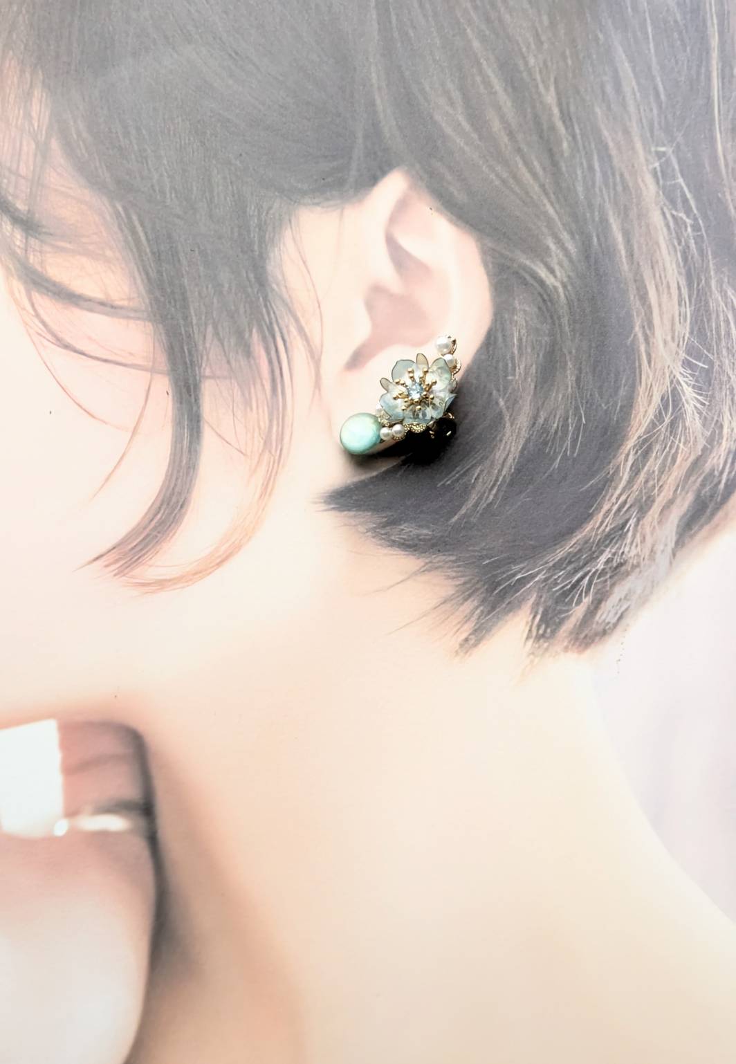 空を映した晴天の花　イヤーカフ