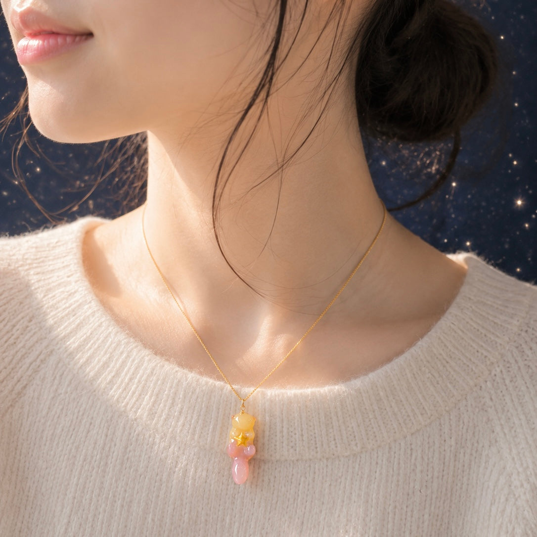 宇宙を星と泳ぐ ラッコ  ネックレス