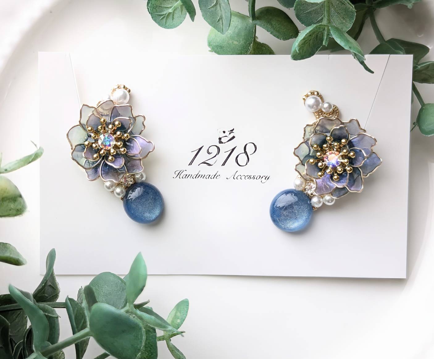 夜明けの色に染まる花　イヤーカフ