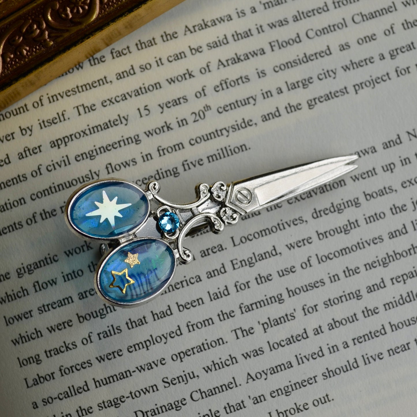 宇宙切取ネクタイピン