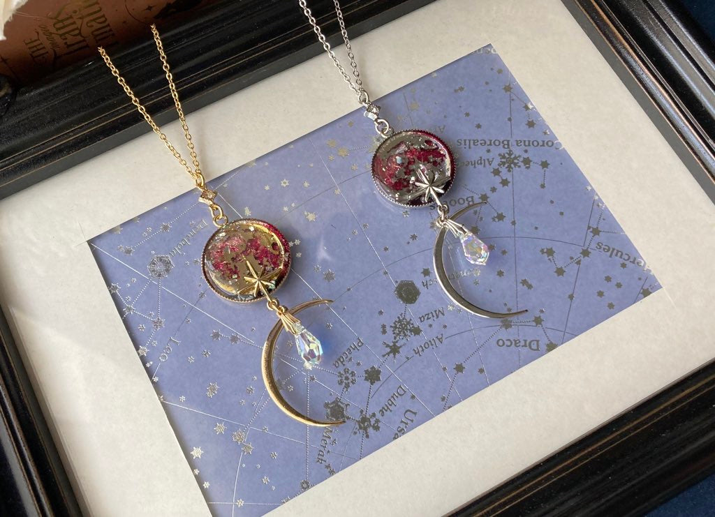 月光の雫ペンダント　ブラッドムーン（赤）