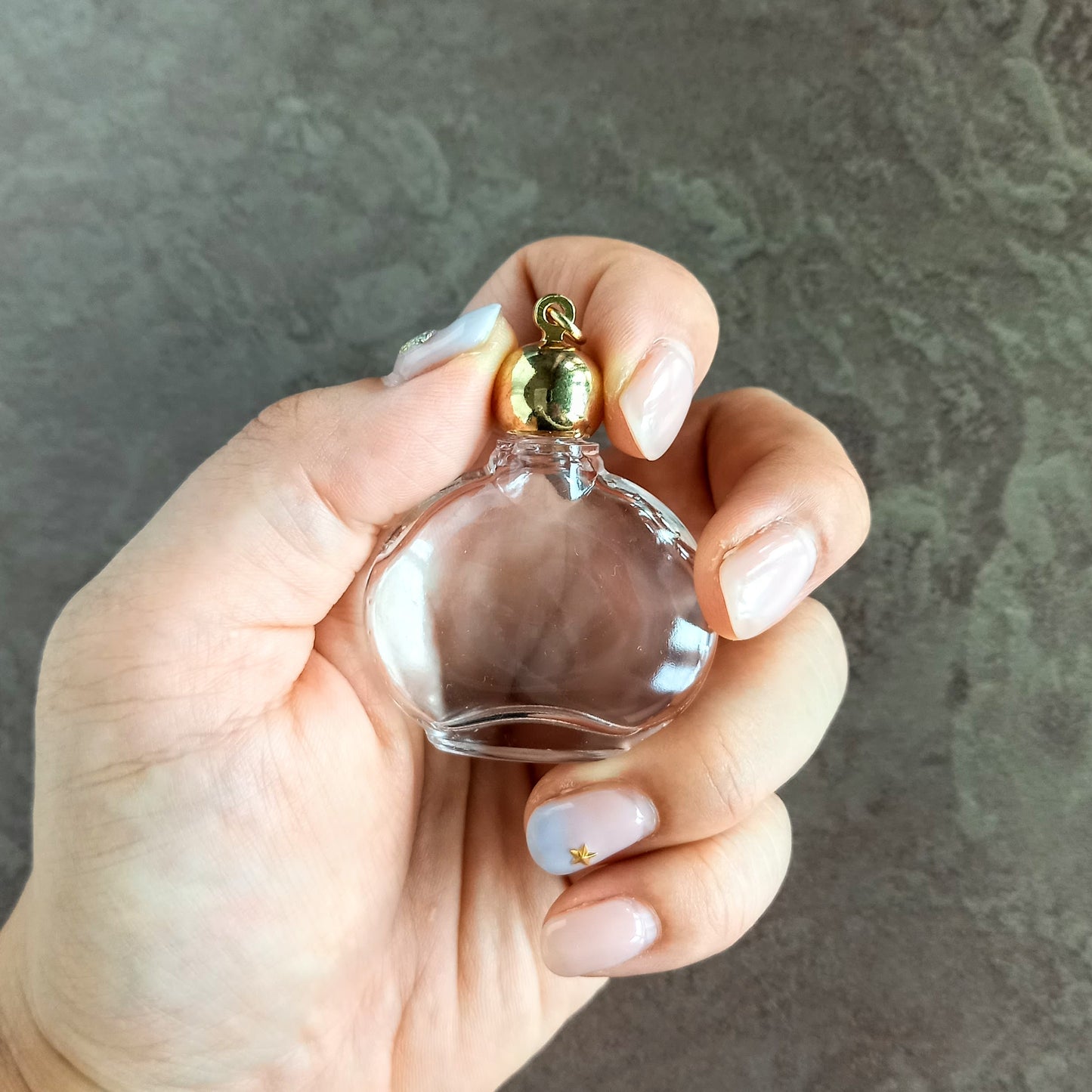 香水瓶ネックレス　ラウンドボトル　Firmament【ストームグラス・シャボン玉ネックレスに変更可能】