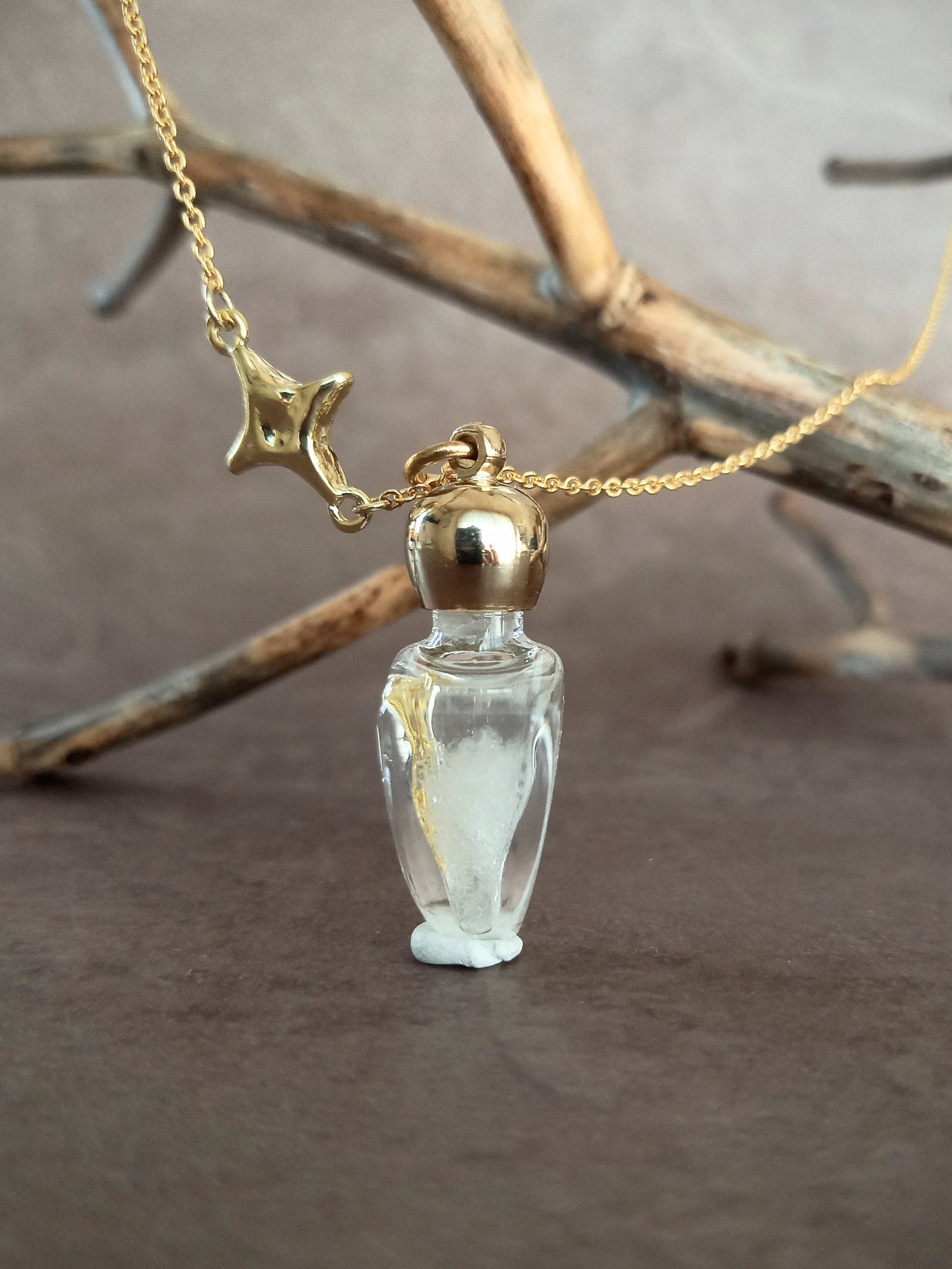 香水瓶ネックレス　エンブレムボトル　Pleiades【ストームグラス】