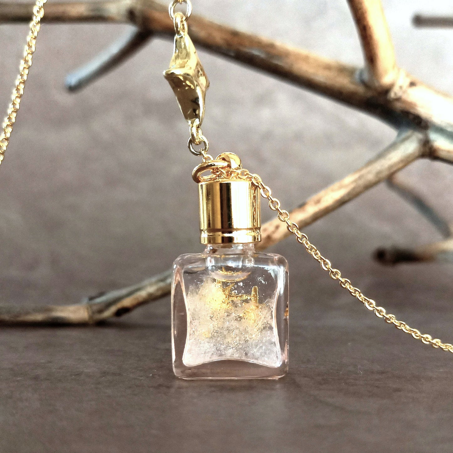 香水瓶ネックレス　スクエアピンクボトル　Pleiades【ストームグラス】