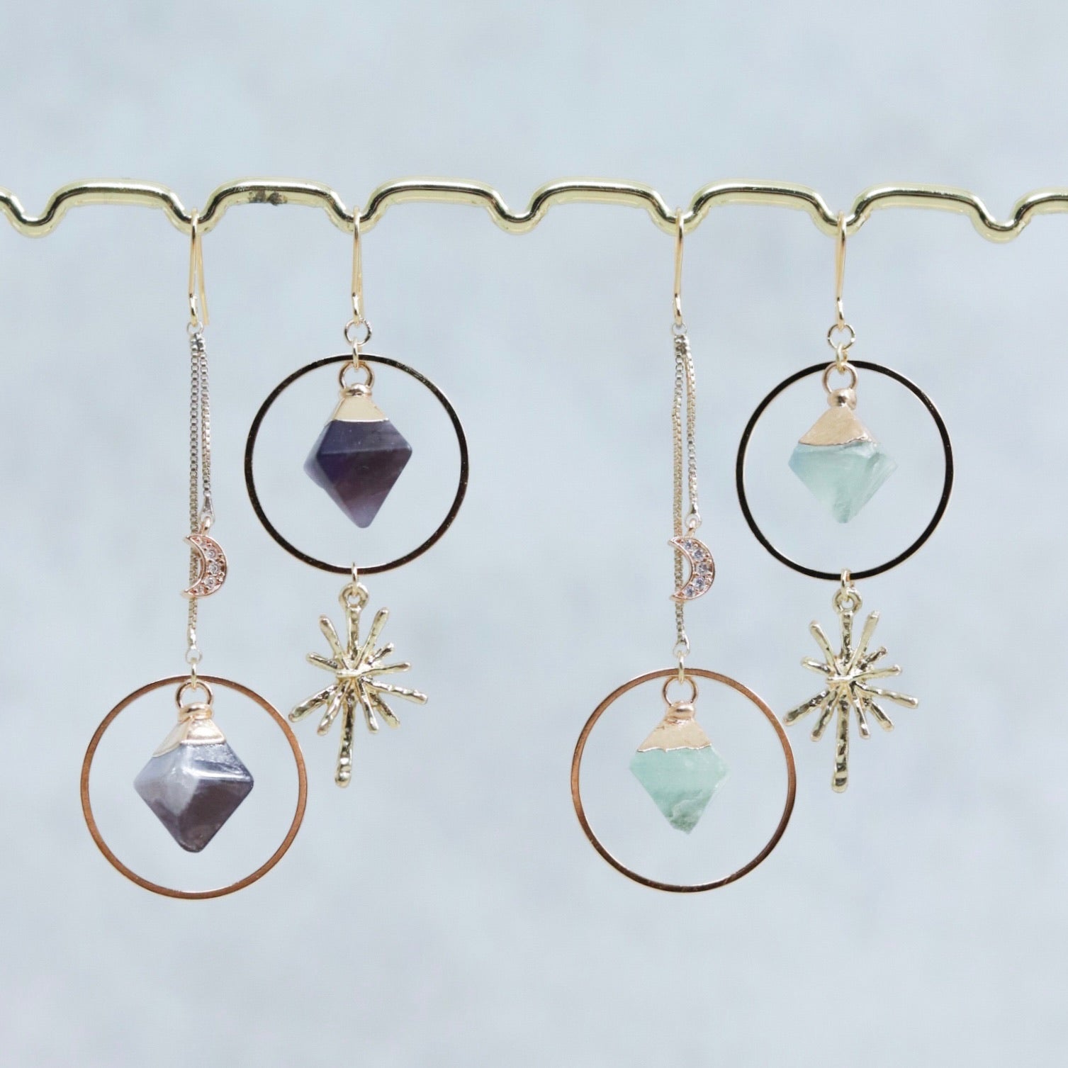 月と太陽のデザインピアス 月と太陽デザインのピアス - メルカリ