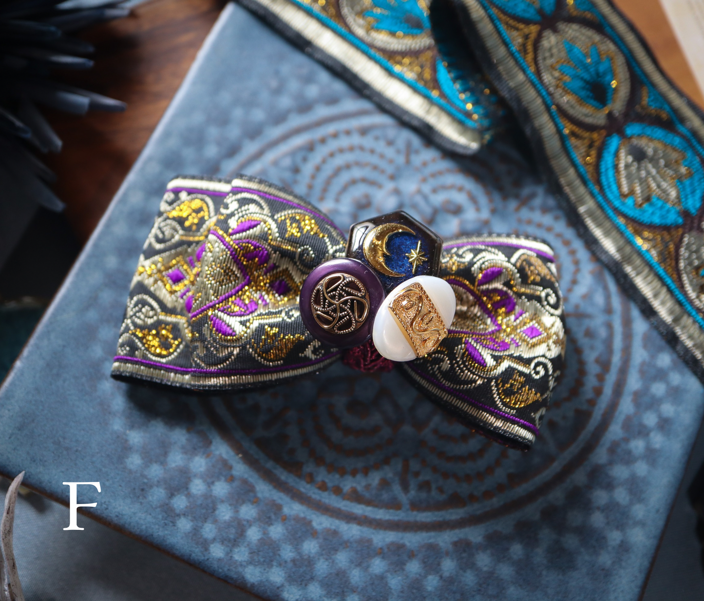 Night Spell（ヘアクリップ）