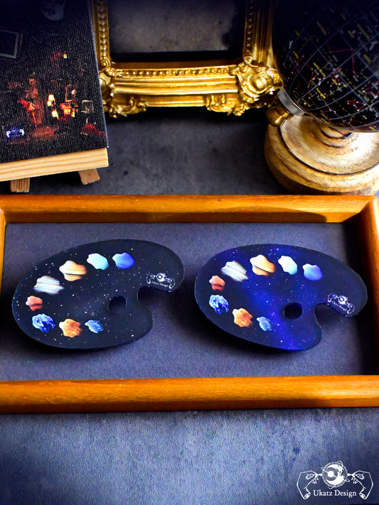 "Planet Palette"ブローチ(ブルー／ブラック)