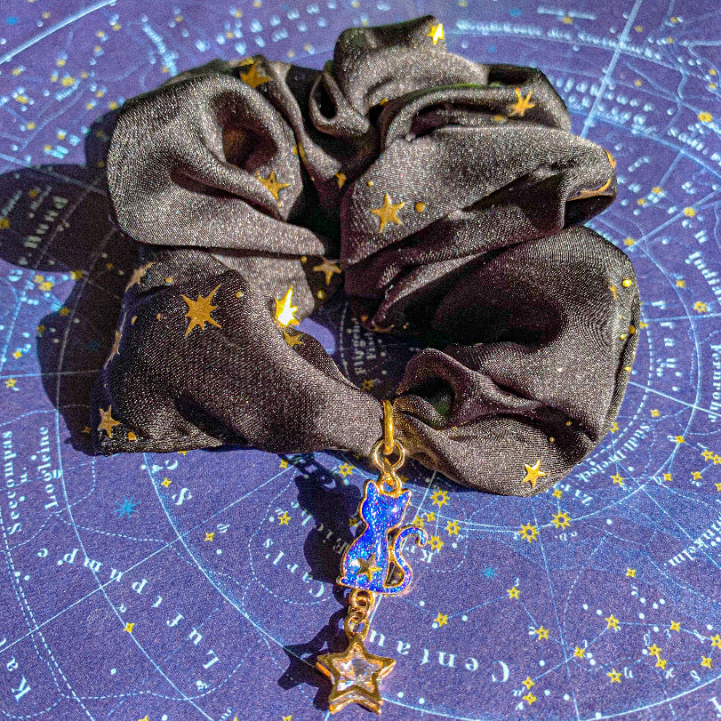 星食べちゃった☆ 宇宙猫の星空シュシュ