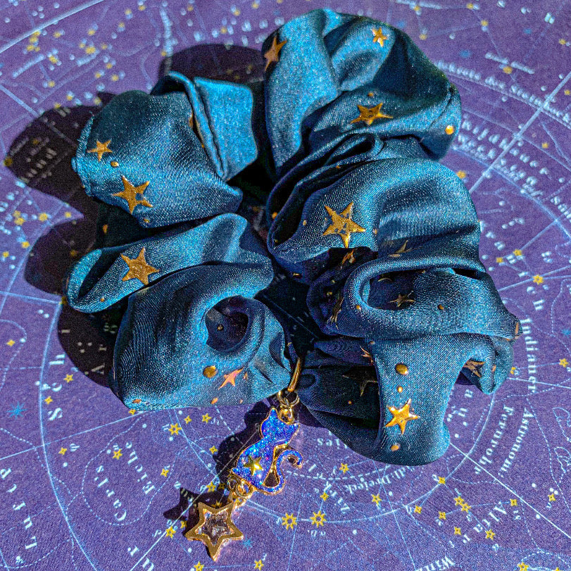 星食べちゃった☆ 宇宙猫の星空シュシュ