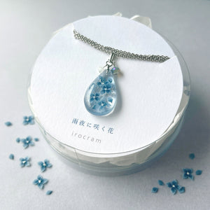【blue.ks】 クィーンコンクシェルの花弁ネックレストップ 雨夜に咲く花 ネックレス – 宙フェス夜市