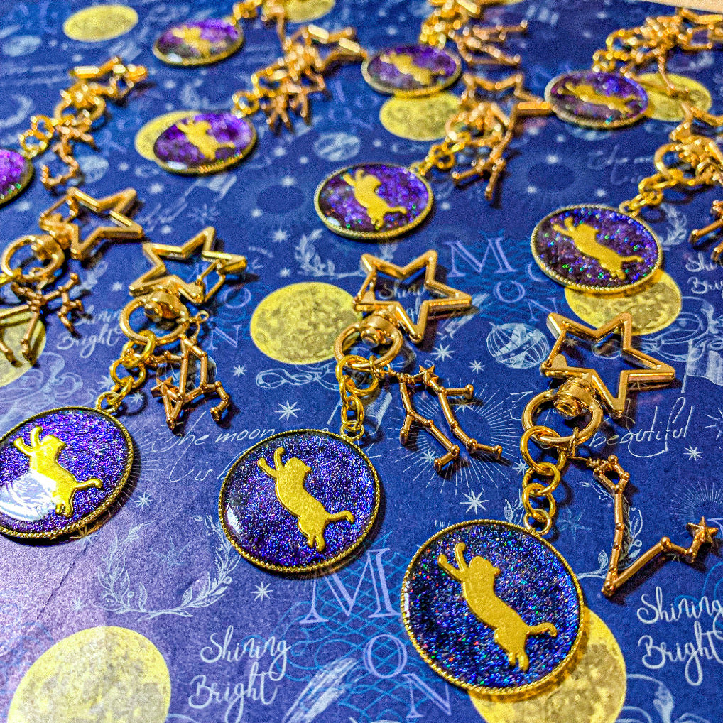 12星座に飛びつくねこの満天の星空キーホルダー