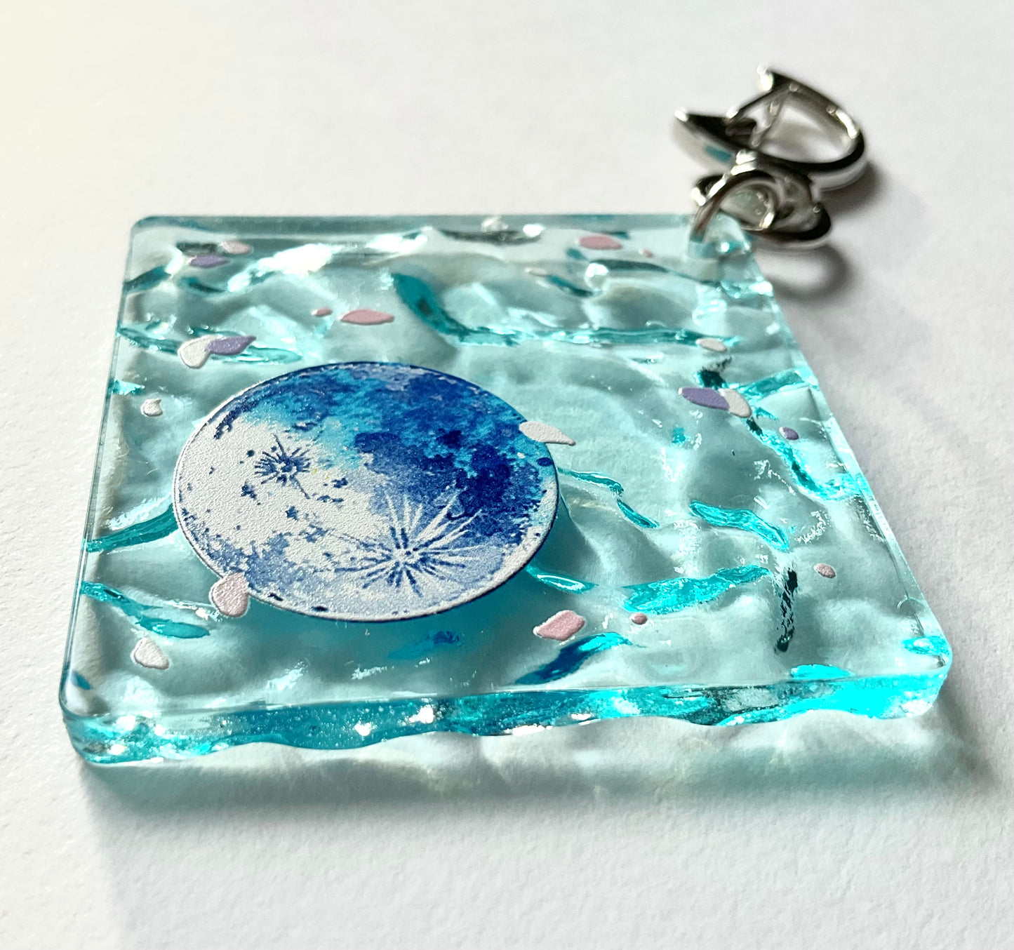 アクリルキーホルダー＊水面に浮かぶ蒼い月
