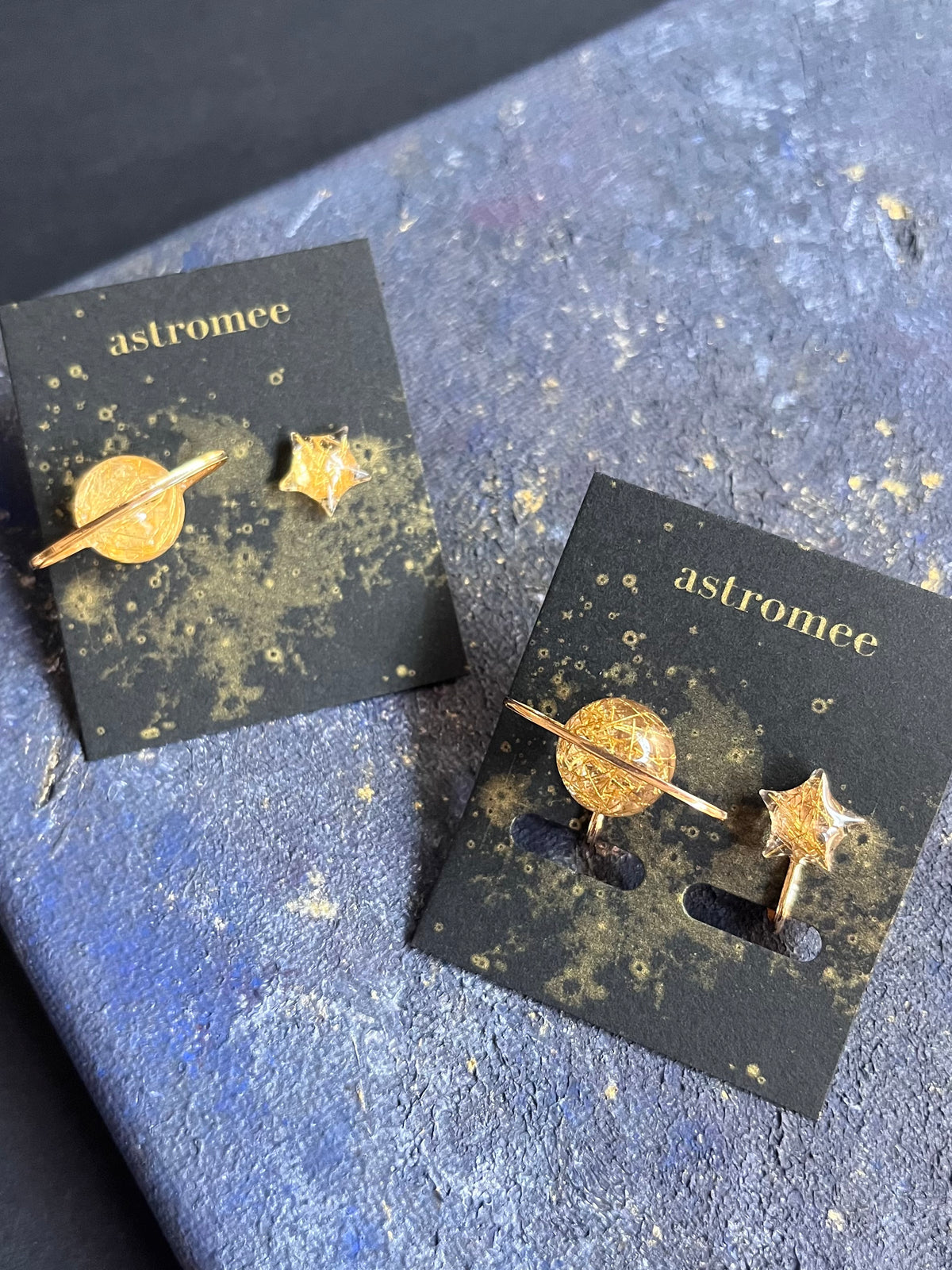 煌めく土星と一粒の星　Gold