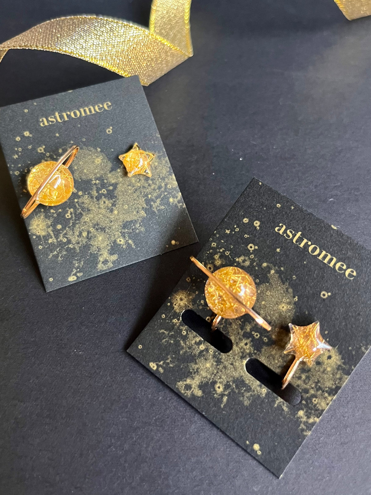 煌めく土星と一粒の星　Gold