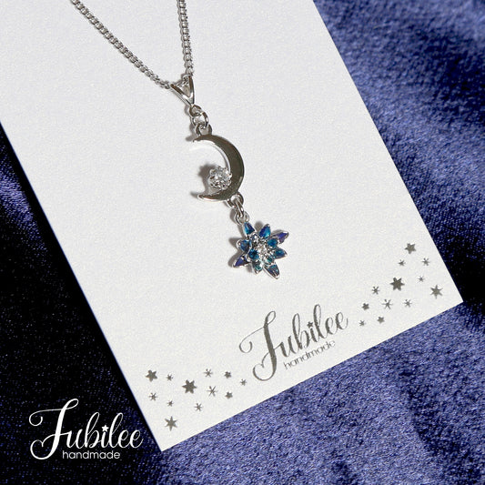 月夜の花のネックレス