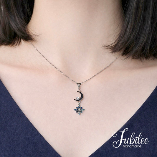 月夜の花のネックレス