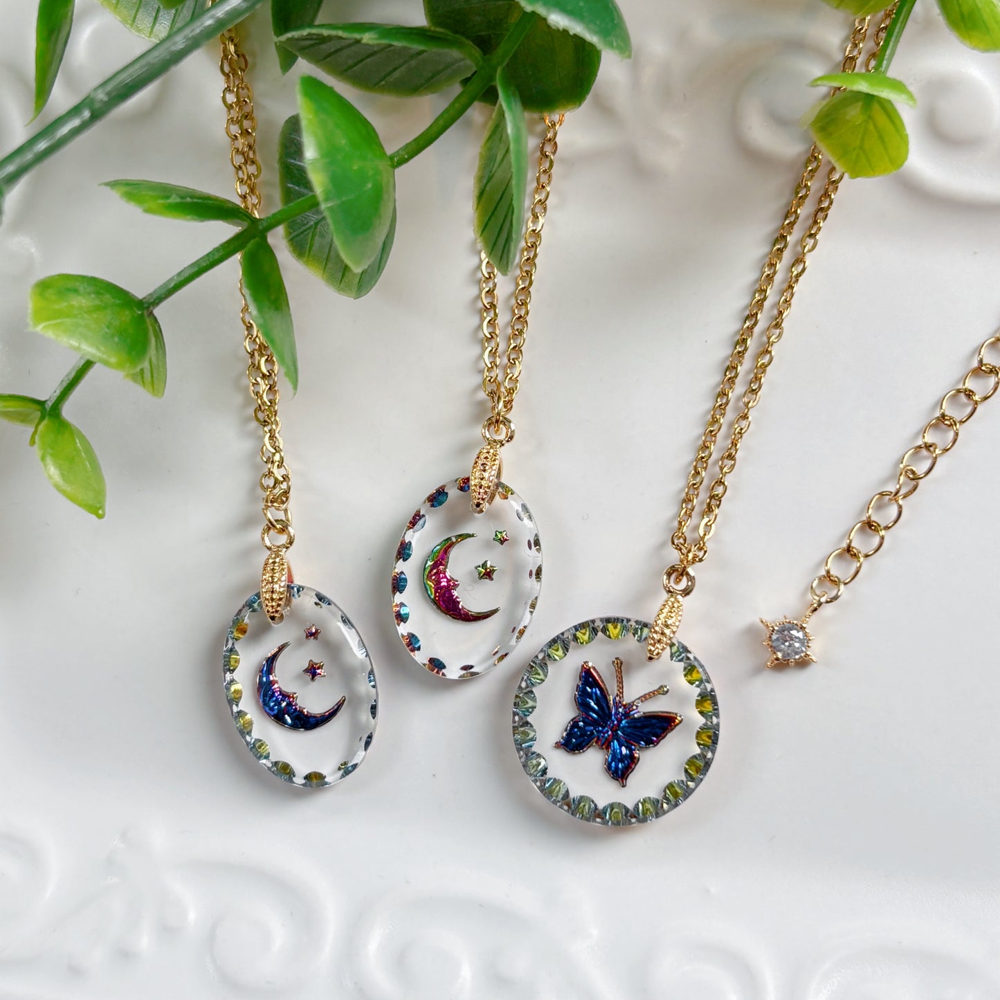 挿絵硝子のペンダント（蝶・月夜）