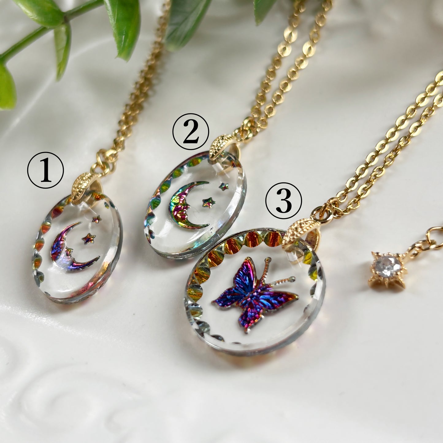 挿絵硝子のペンダント（蝶・月夜）