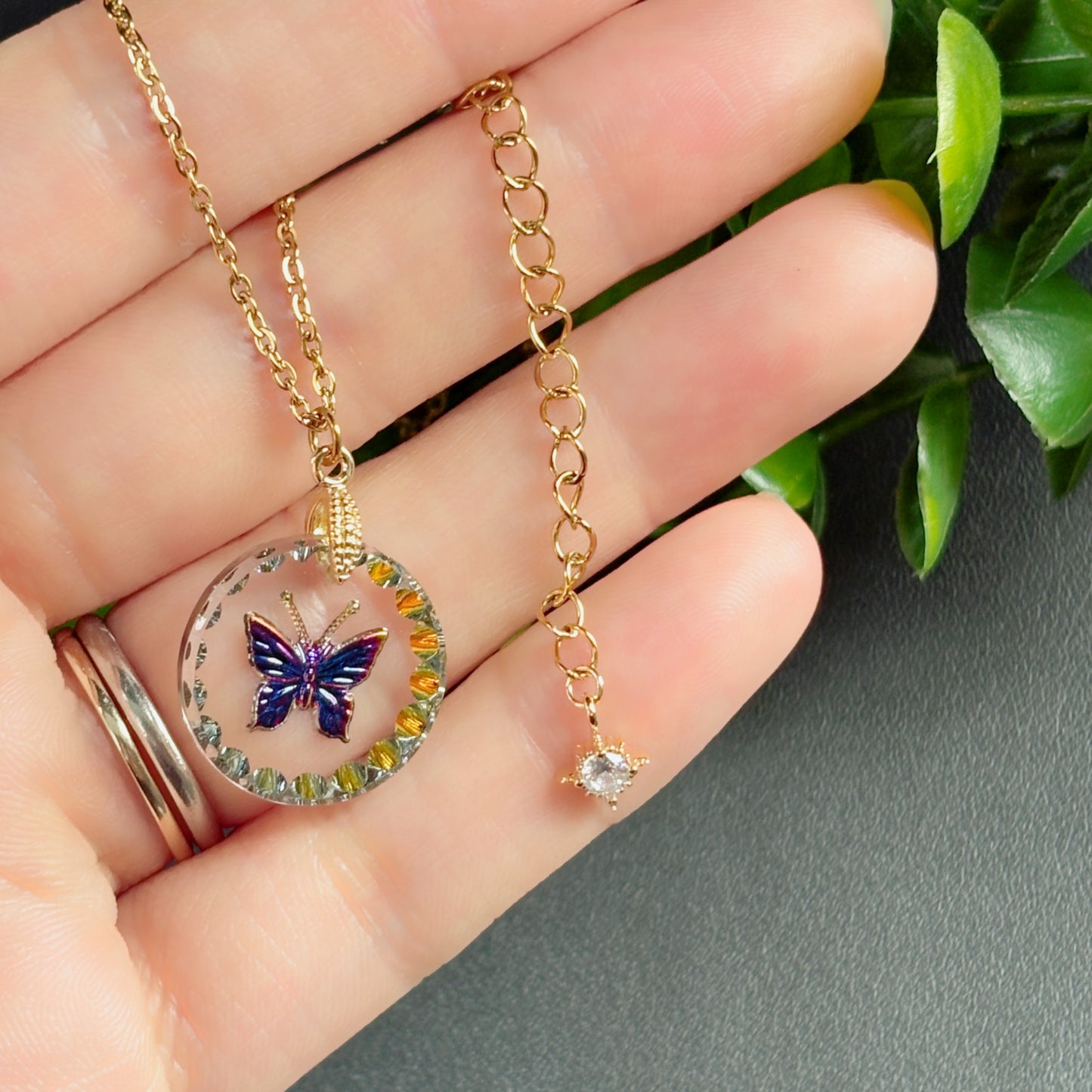 挿絵硝子のペンダント（蝶・月夜）