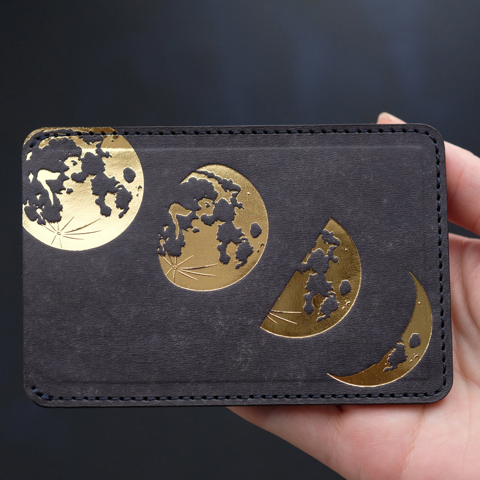 デザフェス　オーケイルナ　okayluna 三日月　ケース 月の満ち欠け レザーパスケース – 宙フェス夜市
