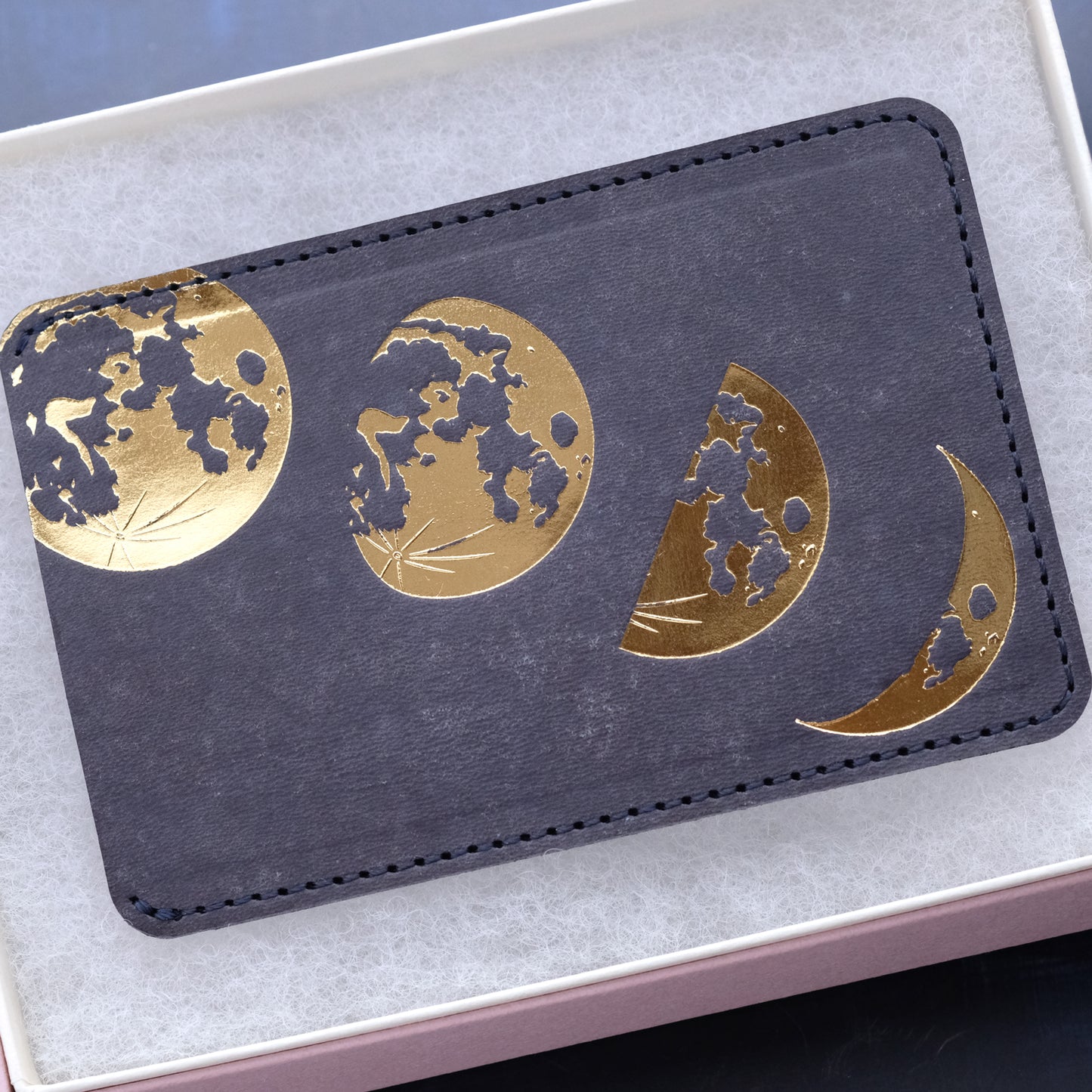 月の満ち欠け レザーパスケース