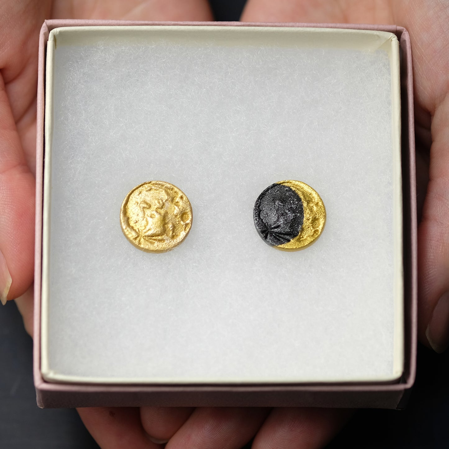 Leather Moon ピアス／イヤリング　満月×三日月ペア