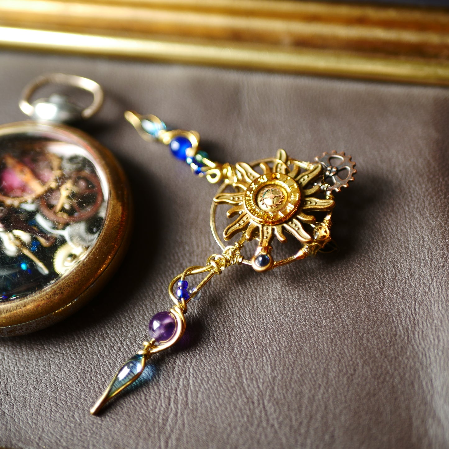 太陽の時計台 ブローチ