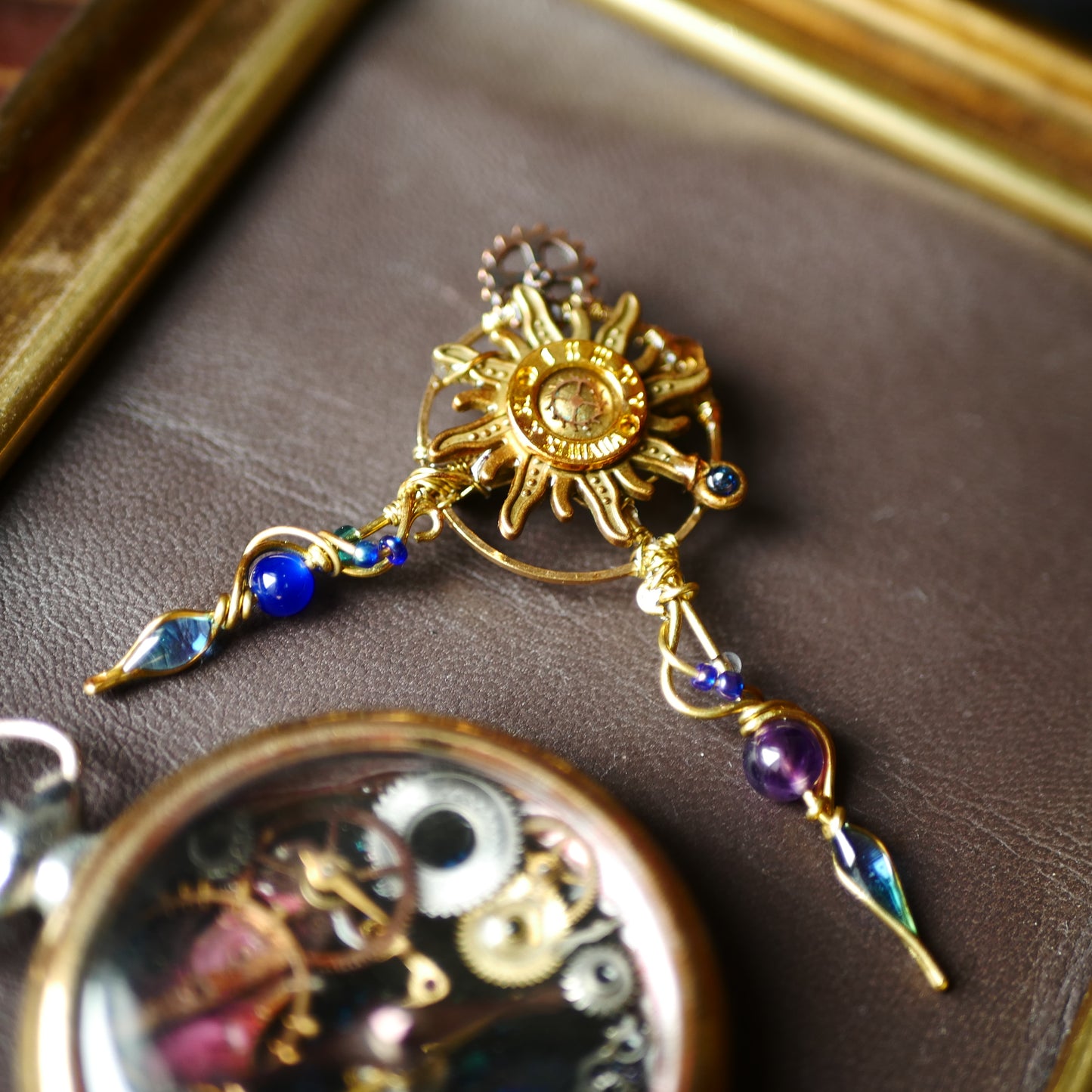 太陽の時計台 ブローチ