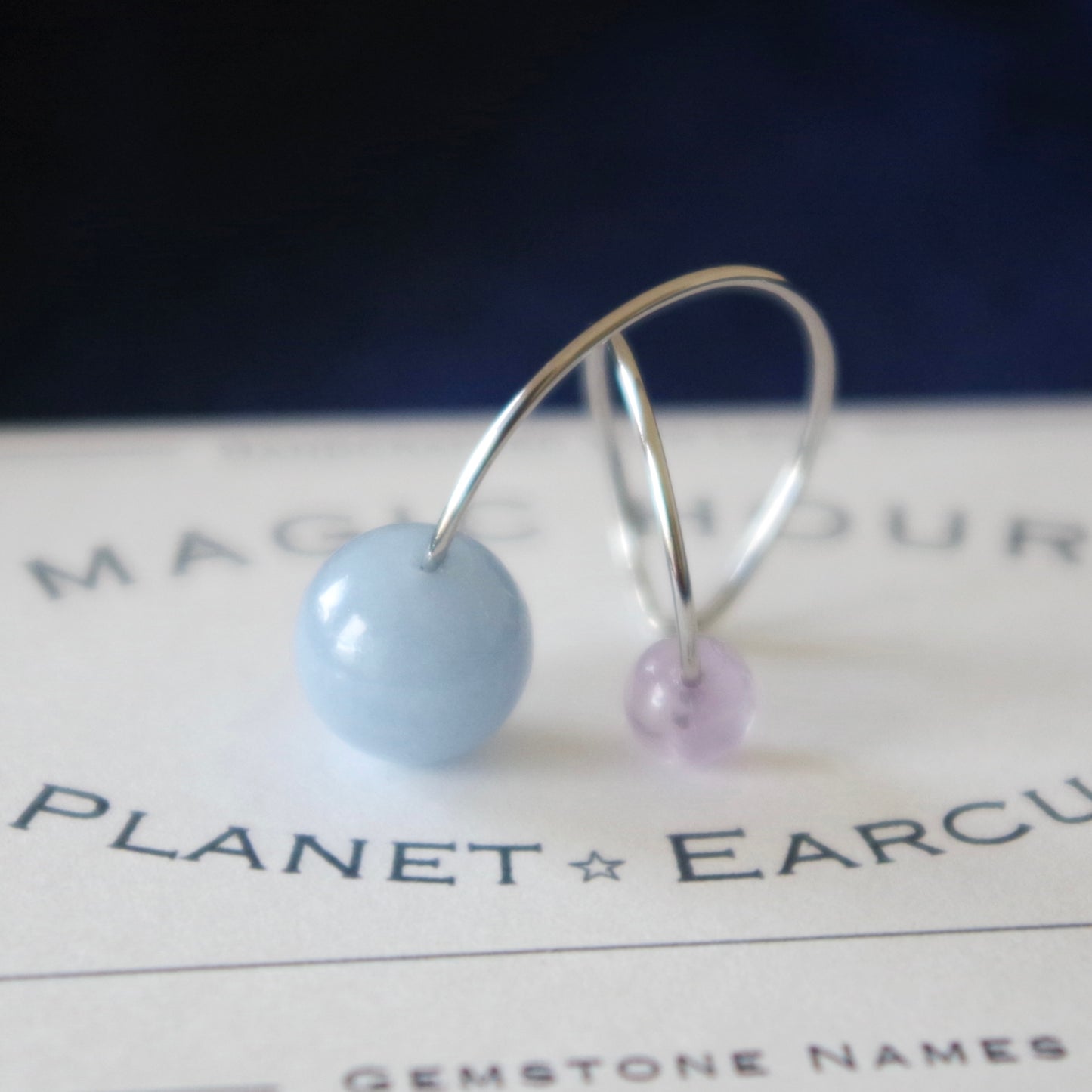 天然石イヤーカフPlanet「地球の影」