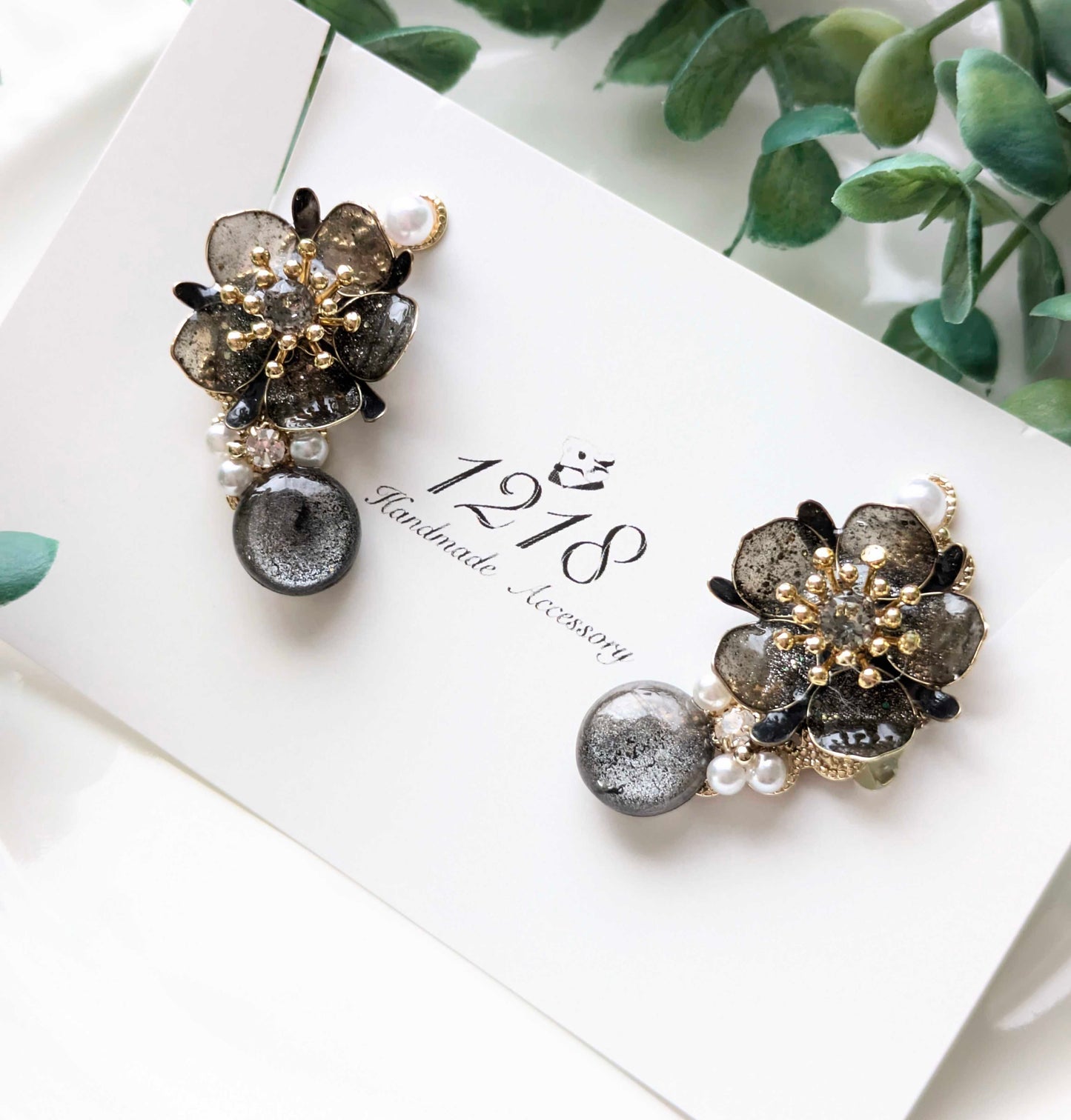 夜の黒は優しく寄り添う　イヤーカフ