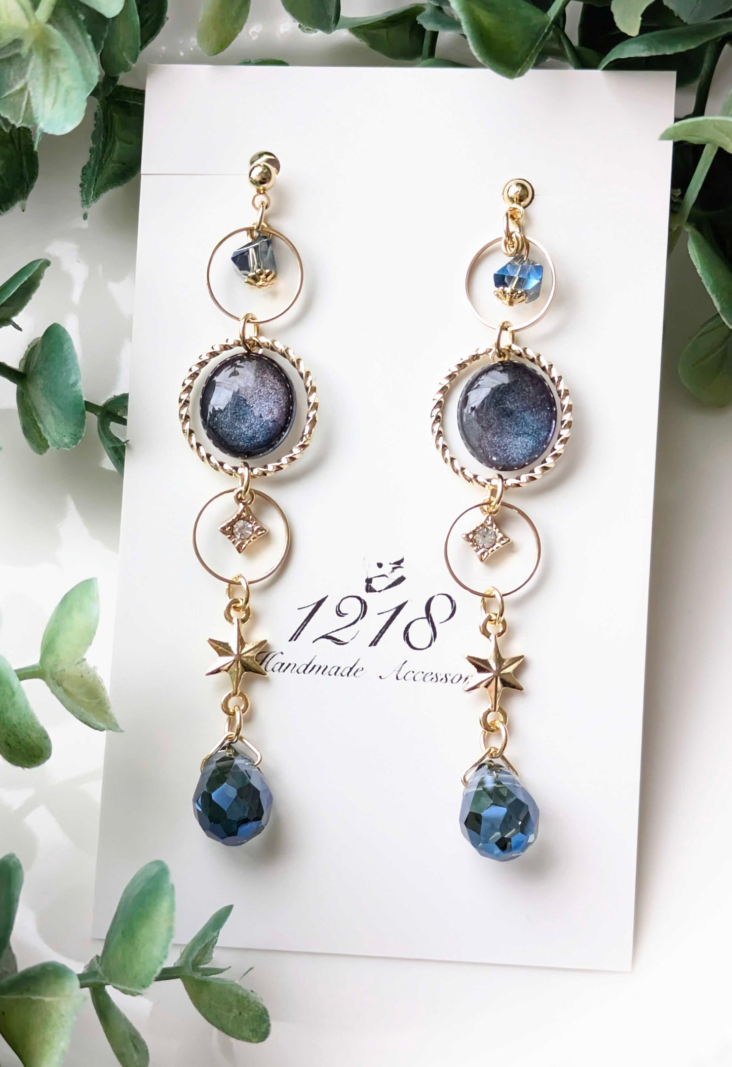 宇宙を１粒、耳に飾る　イヤリング・ピアス