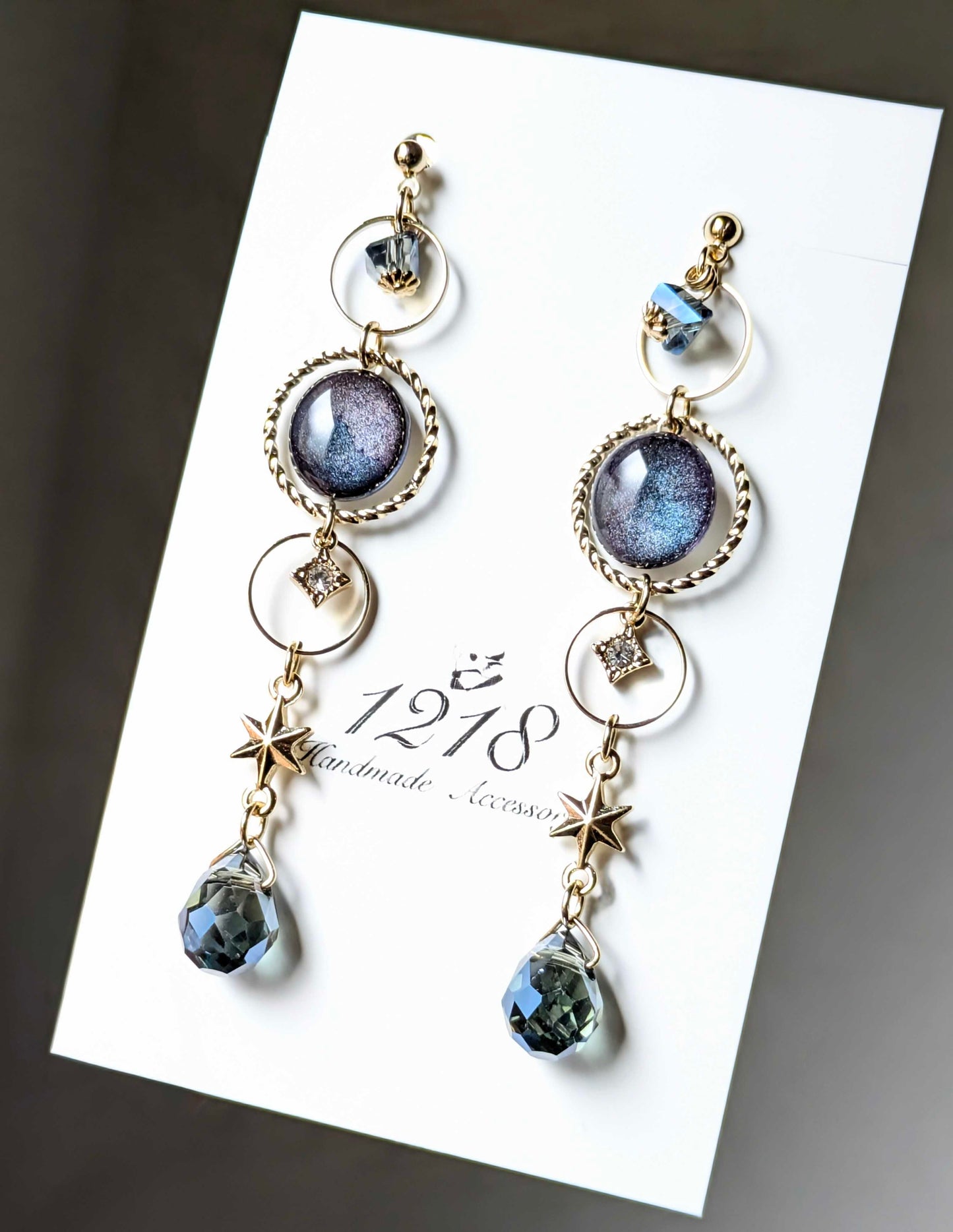 宇宙を１粒、耳に飾る　イヤリング・ピアス