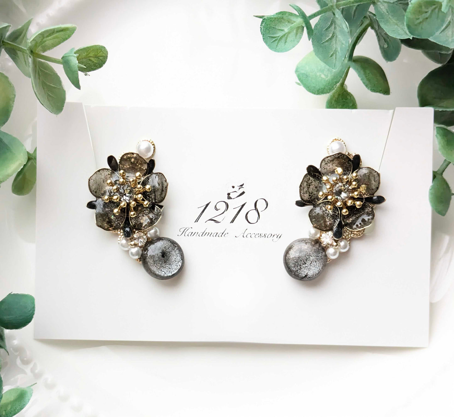 夜の黒は優しく寄り添う　イヤーカフ