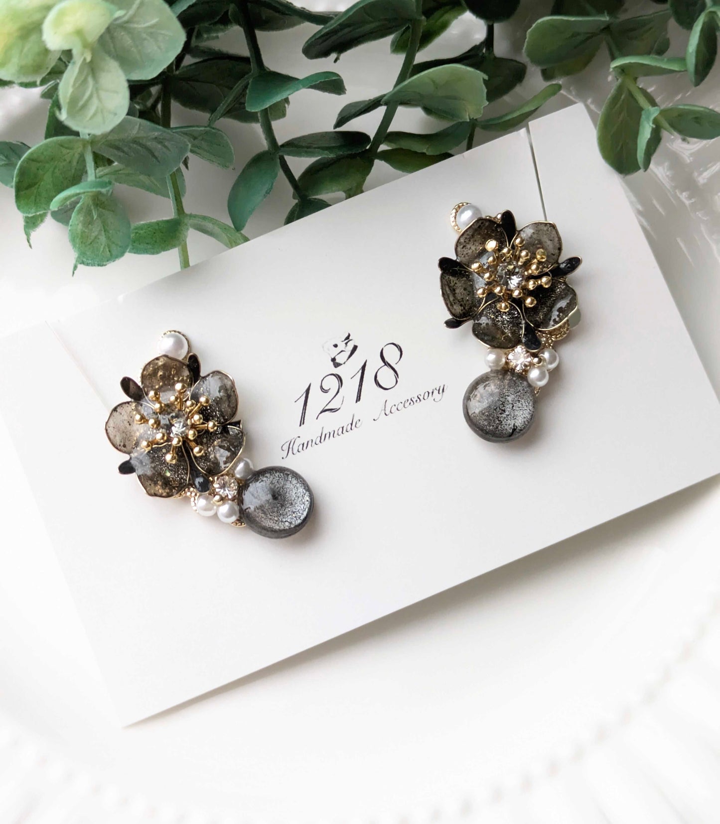 夜の黒は優しく寄り添う　イヤーカフ