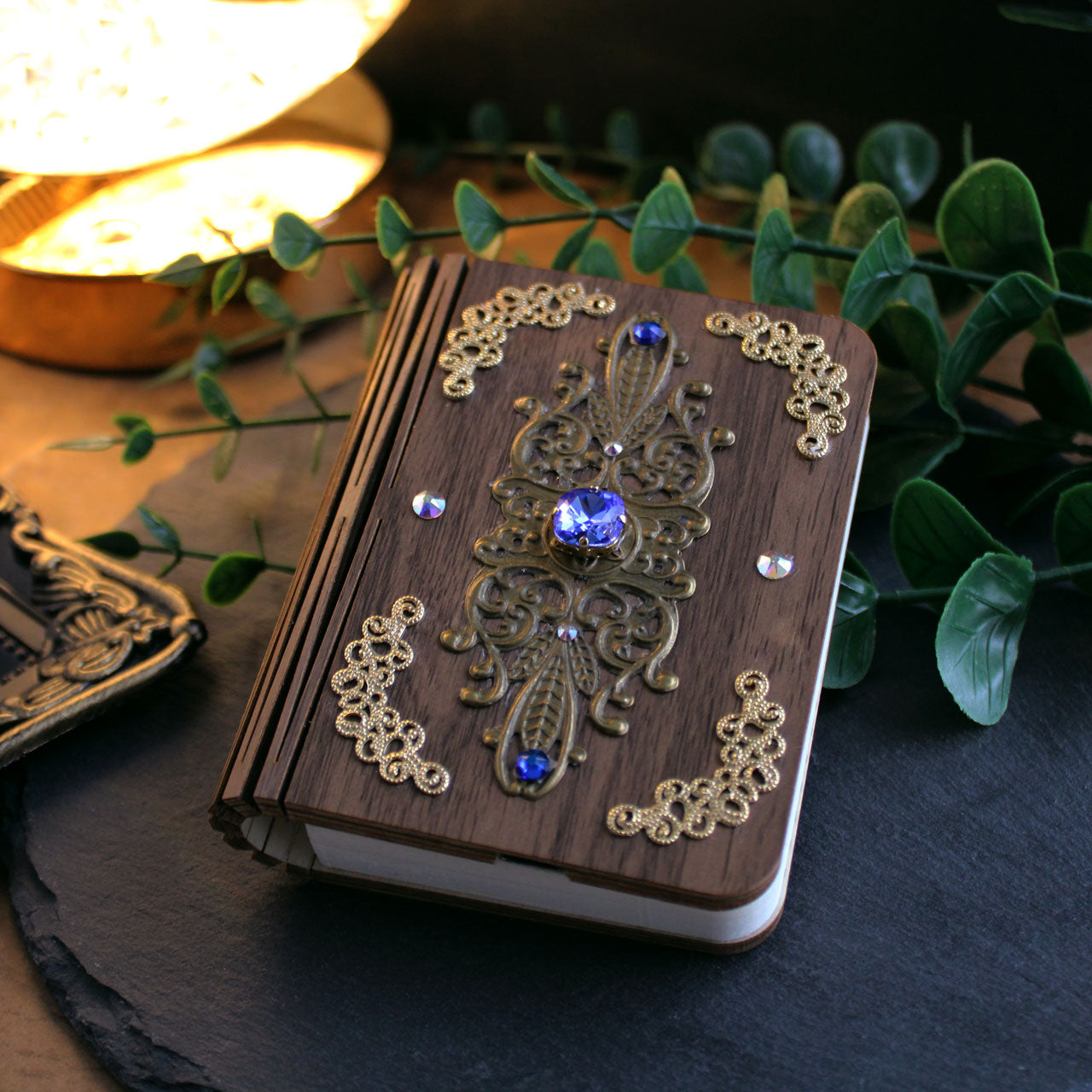 光る魔法の書 ～ 本型LEDライト