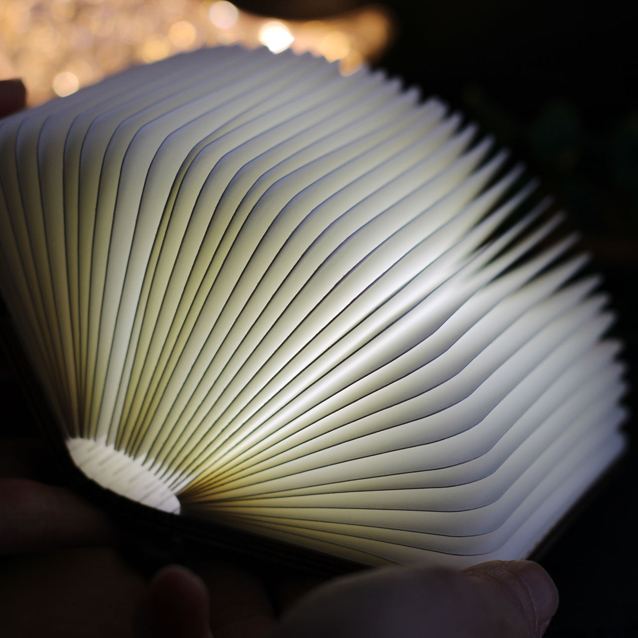 光る魔法の書 ～ 本型LEDライト