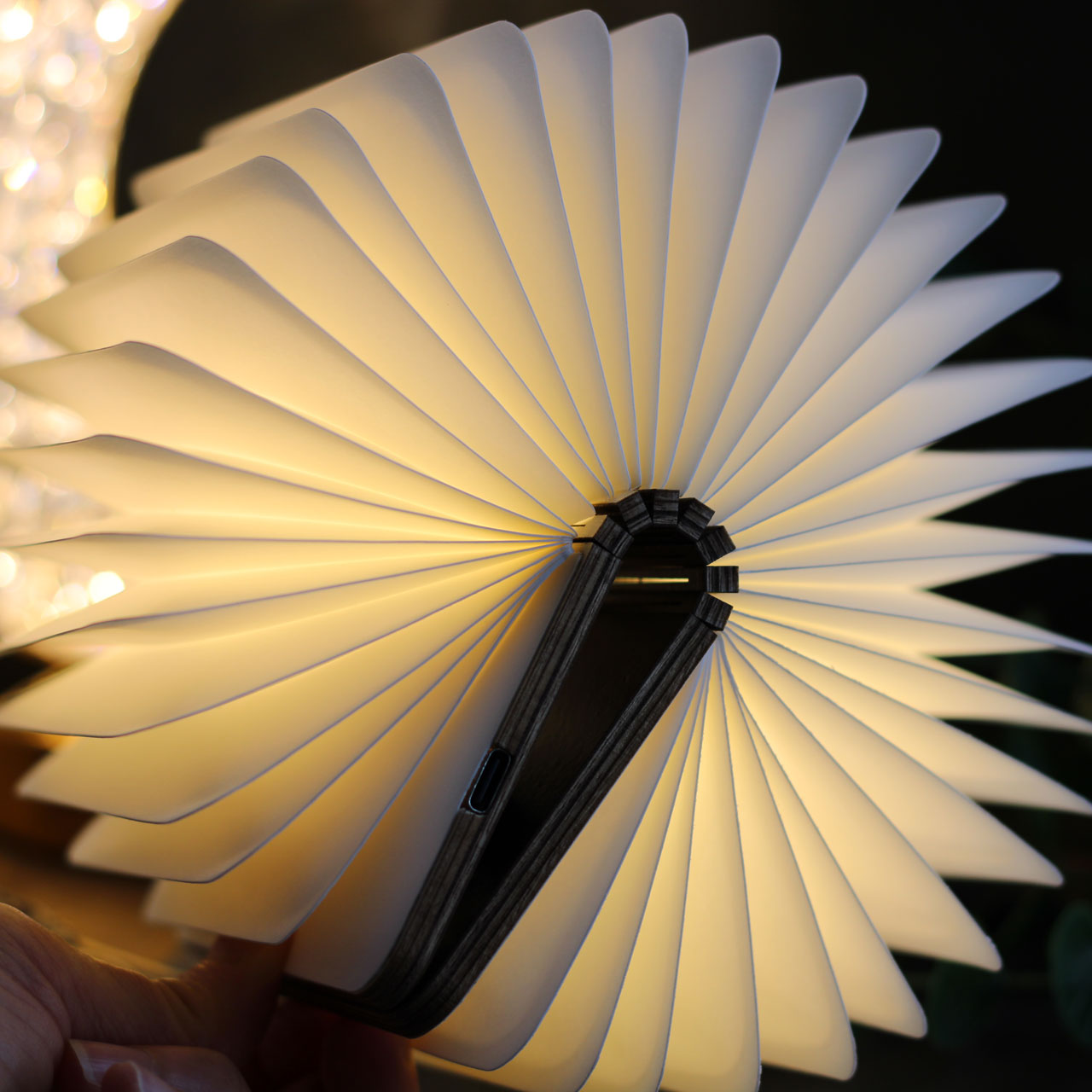 光る魔法の書 ～ 本型LEDライト