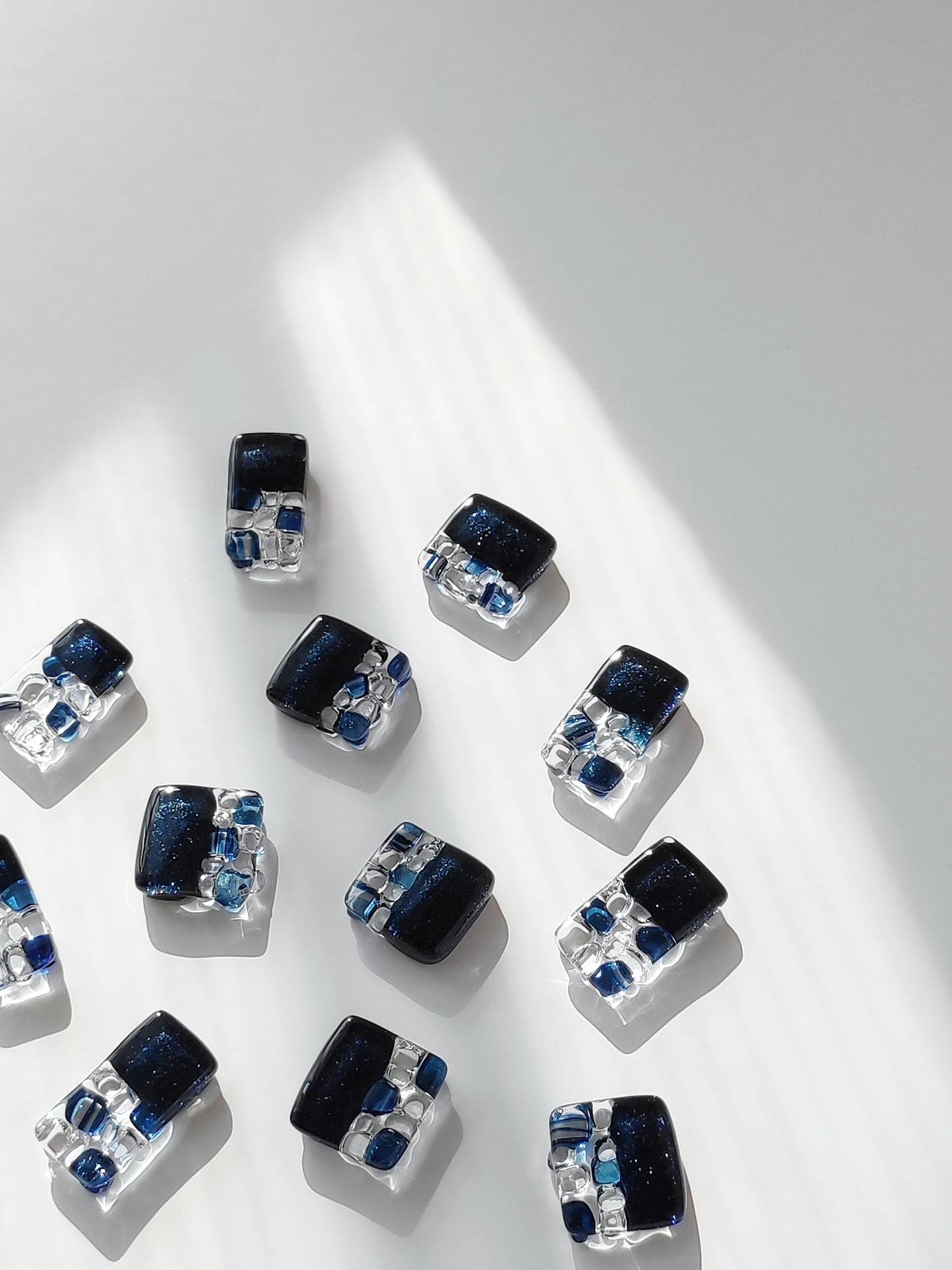 『夜空』キラキラガラスのピアス / イヤリング