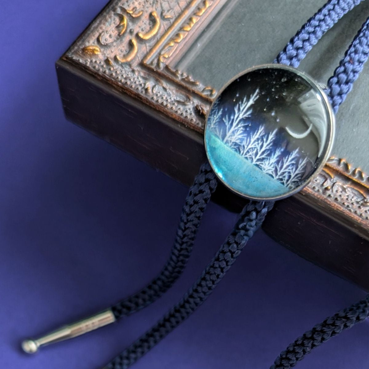 雪夜のループタイ