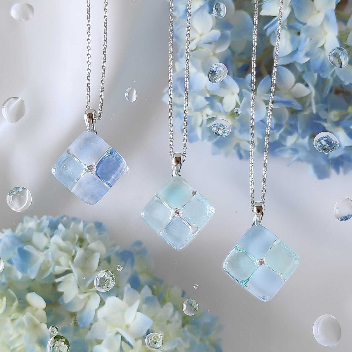 『空色の紫陽花』ガラス ネックレス