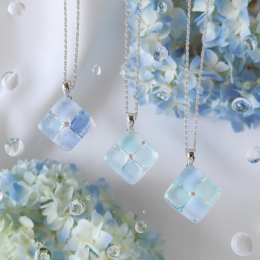 『空色の紫陽花』ガラス ネックレス