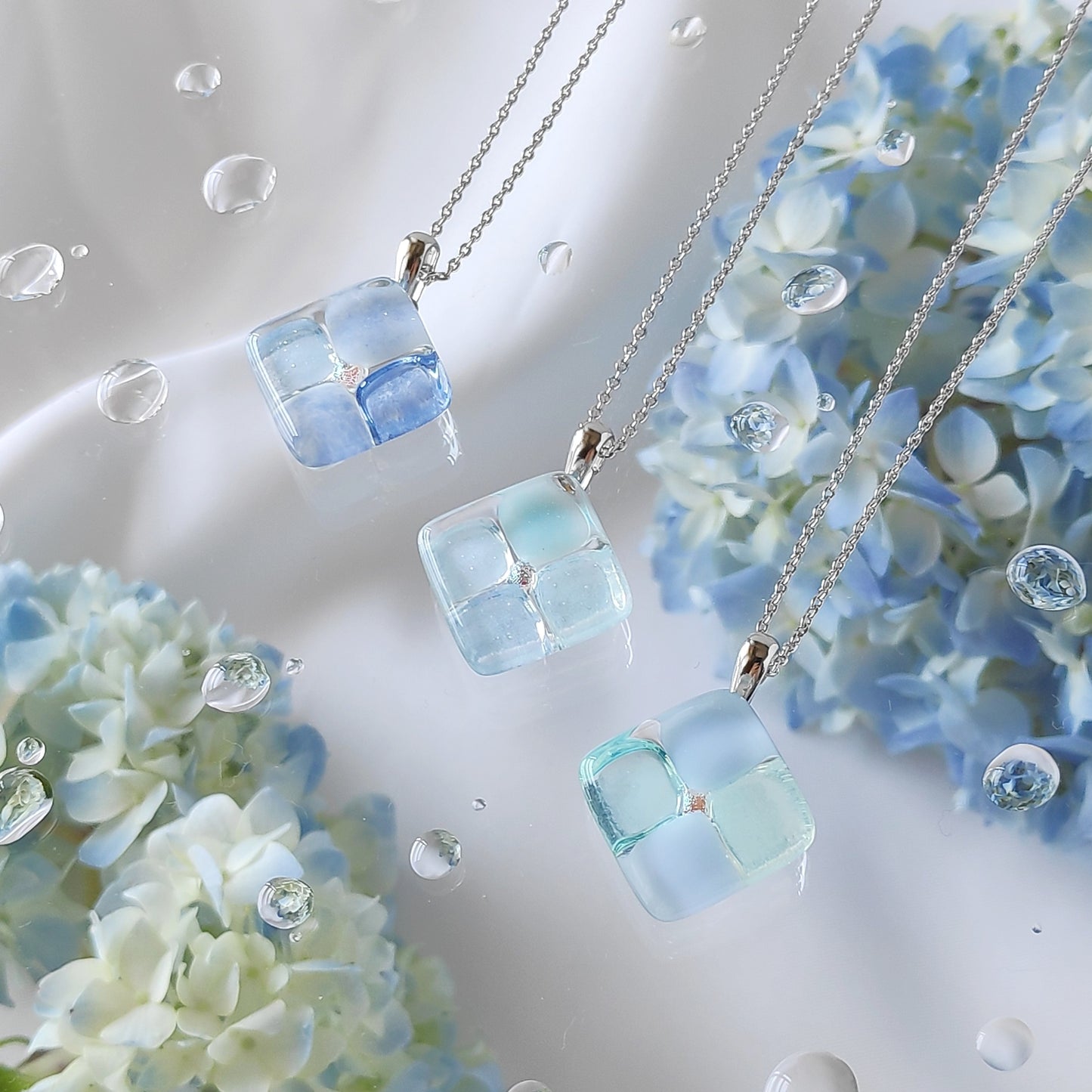 『空色の紫陽花』ガラス ネックレス