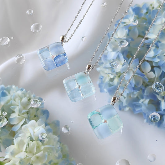『空色の紫陽花』ガラス ネックレス