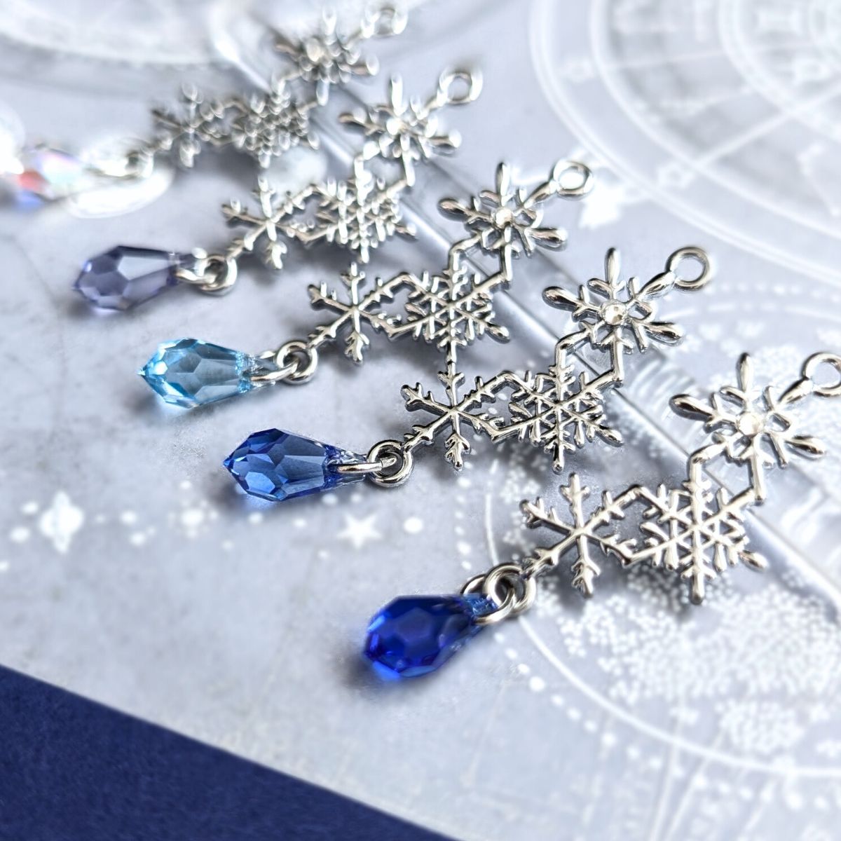 雪染めの夜空　耳飾り