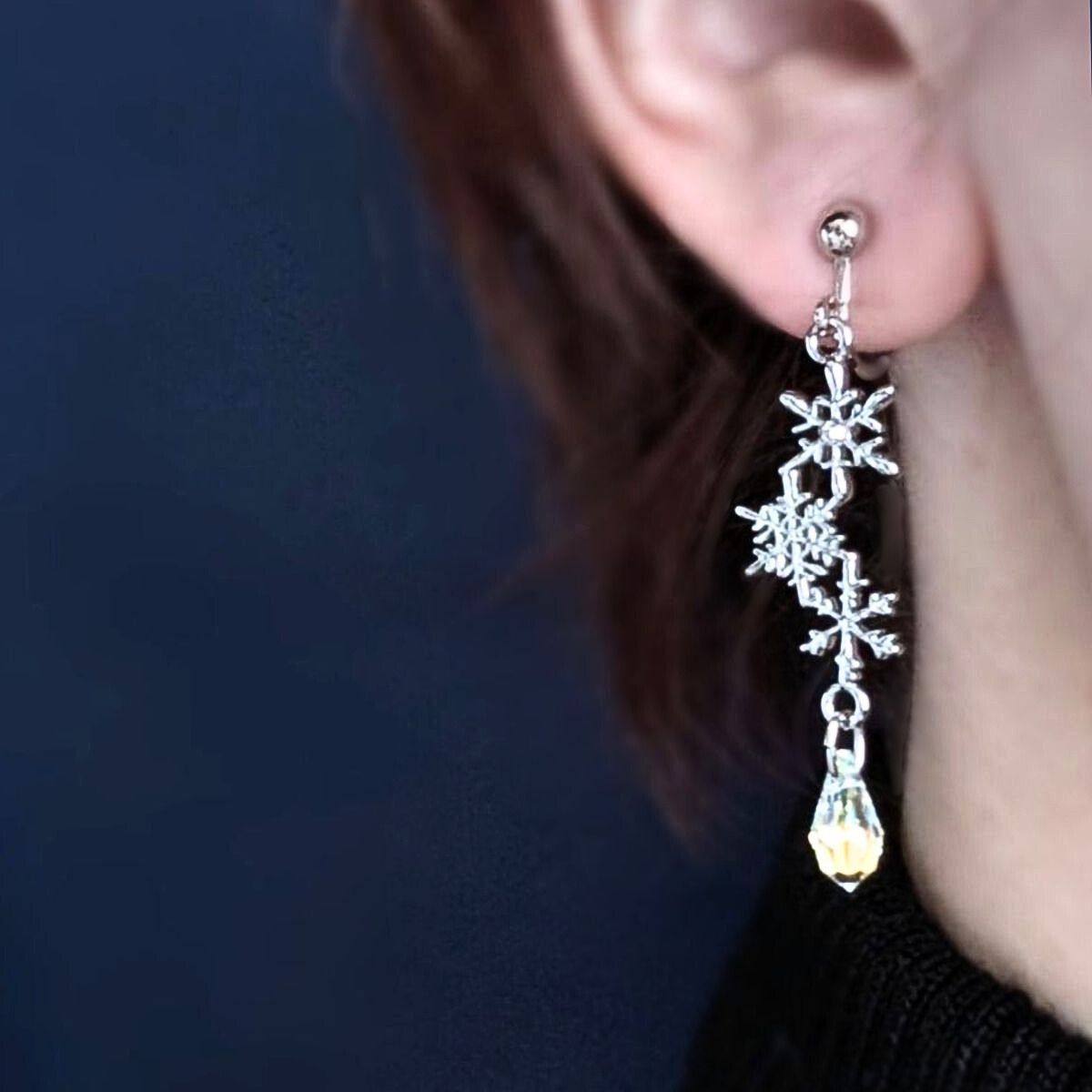 雪染めの夜空　耳飾り